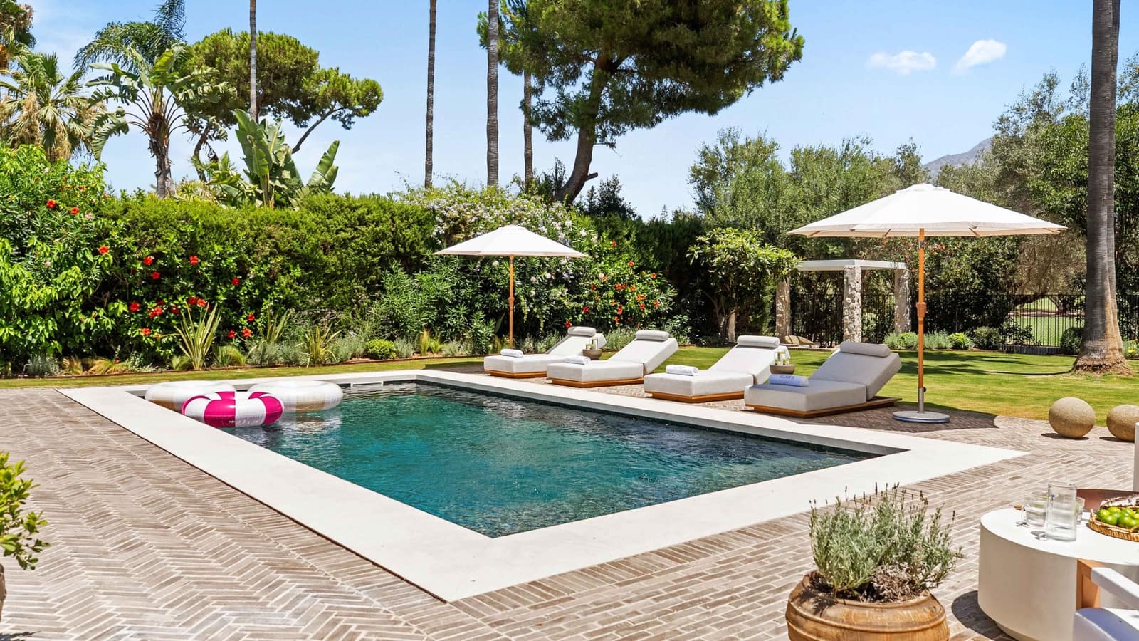 4 sypialnia Willa na sprzedaż w Nueva Andalucia z basenem - 7 495 000 € (Ref: 9355770)