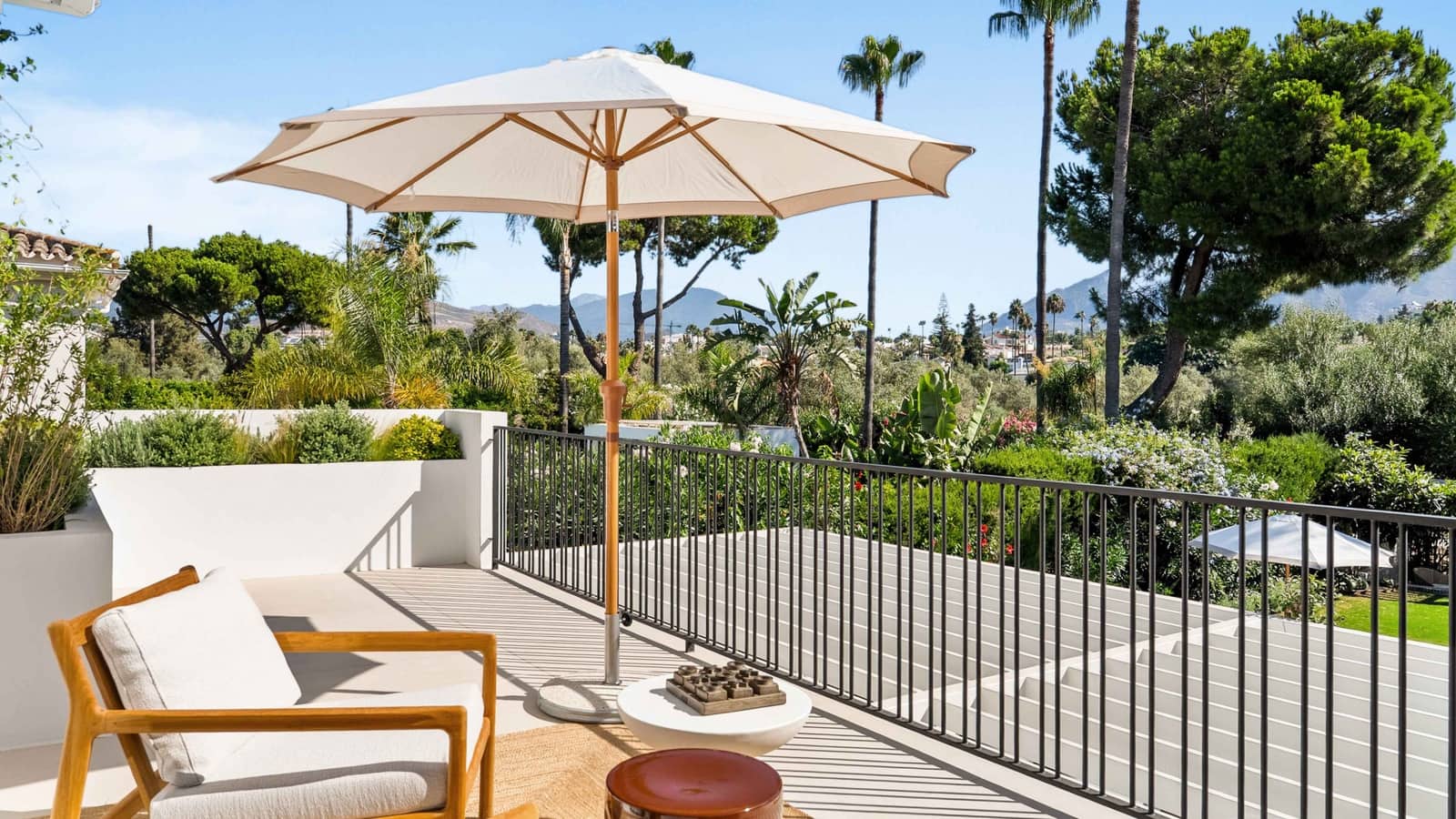 4 sypialnia Willa na sprzedaż w Nueva Andalucia z basenem - 7 495 000 € (Ref: 9355770)