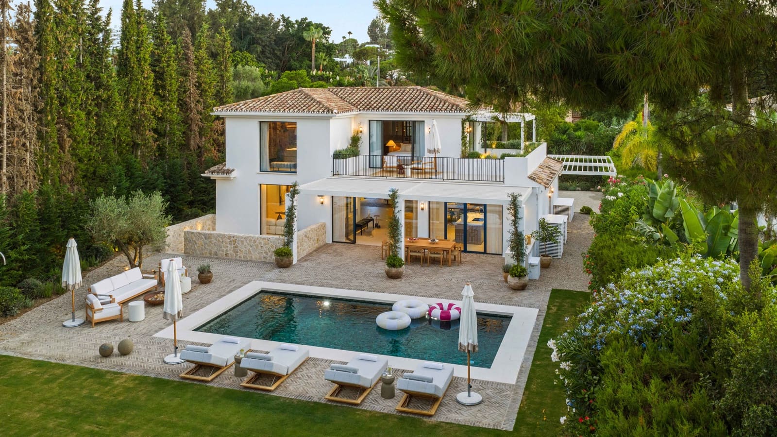 4 sypialnia Willa na sprzedaż w Nueva Andalucia z basenem - 7 495 000 € (Ref: 9355770)