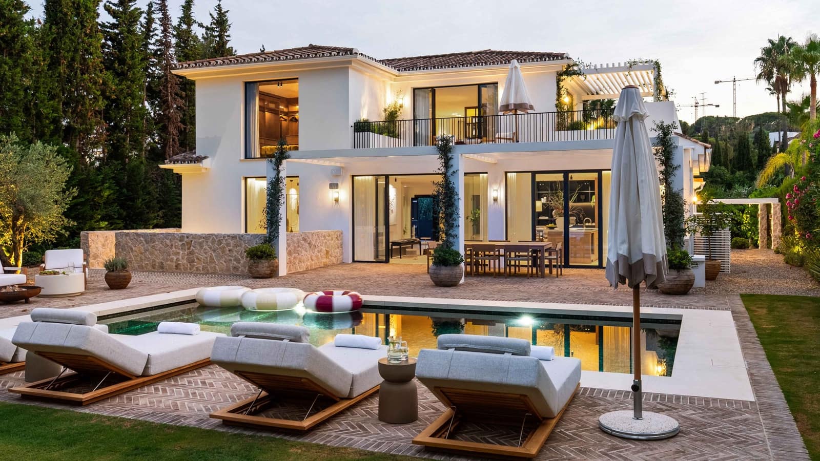 4 sypialnia Willa na sprzedaż w Nueva Andalucia z basenem - 7 495 000 € (Ref: 9355770)