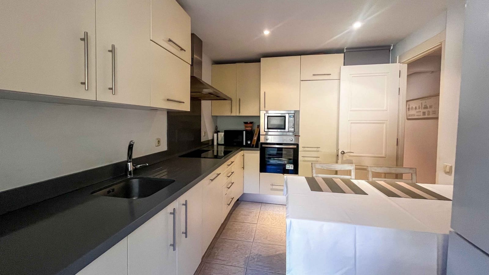 3 bedroom Apartment for sale in Elviria with pool - € 699,000 (Ref: 9359391)