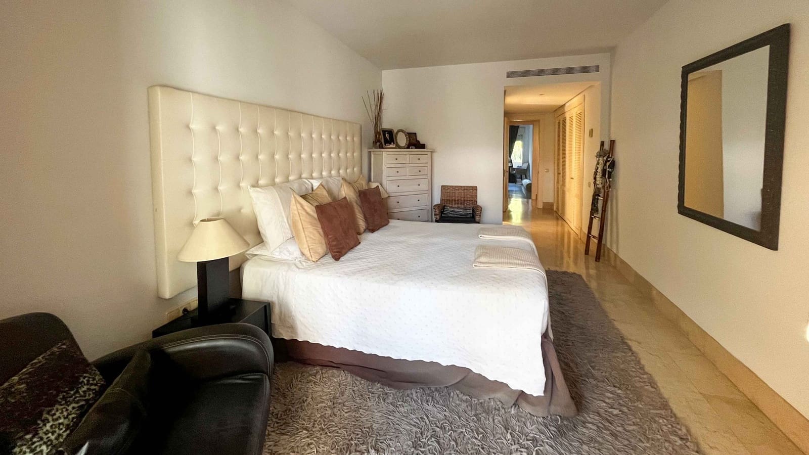 3 bedroom Apartment for sale in Elviria with pool - € 699,000 (Ref: 9359391)