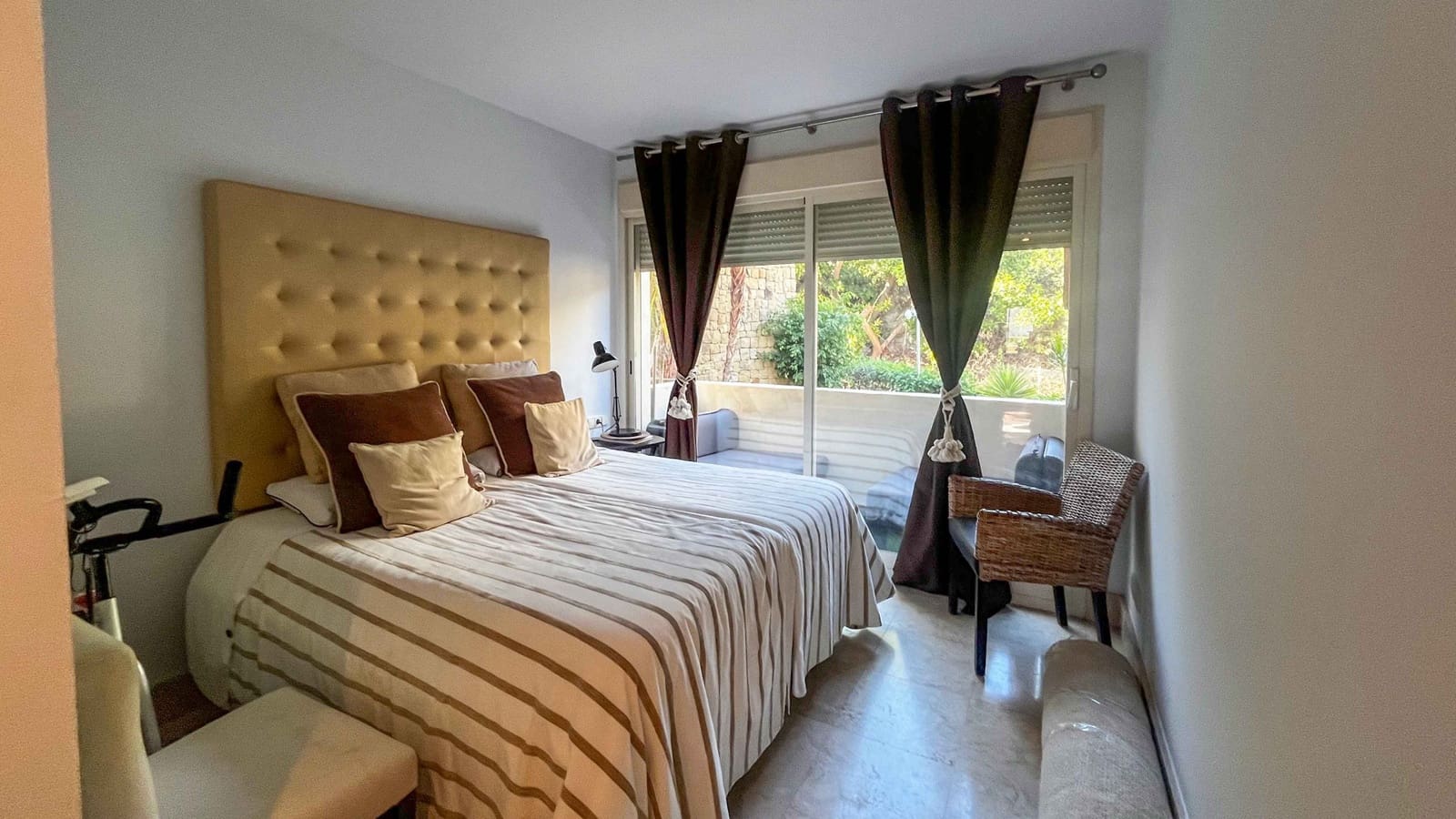 3 bedroom Apartment for sale in Elviria with pool - € 699,000 (Ref: 9359391)