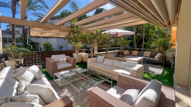Apartamento de 3 habitaciones en Elviria, Marbella en venta con piscina - 699.000 € (Ref: 9359391)