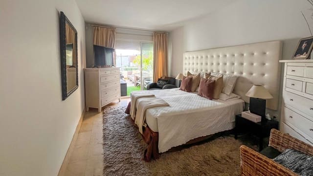 Apartamento de 3 habitaciones en Elviria, Marbella en venta con piscina - 699.000 € (Ref: 9359391)