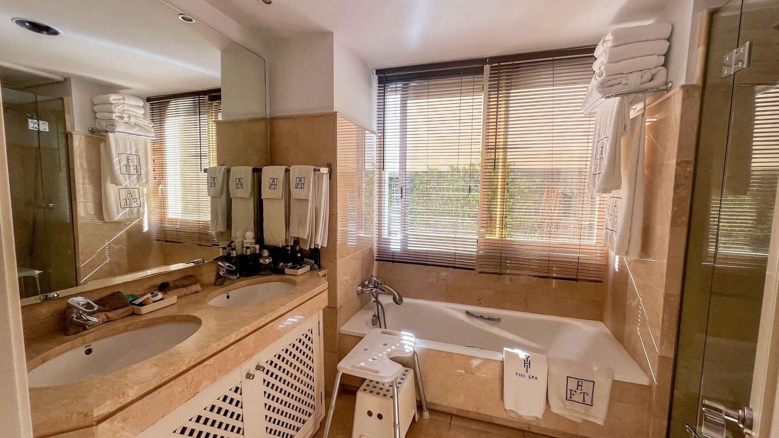 3 bedroom Apartment for sale in Elviria with pool - € 699,000 (Ref: 9359391)