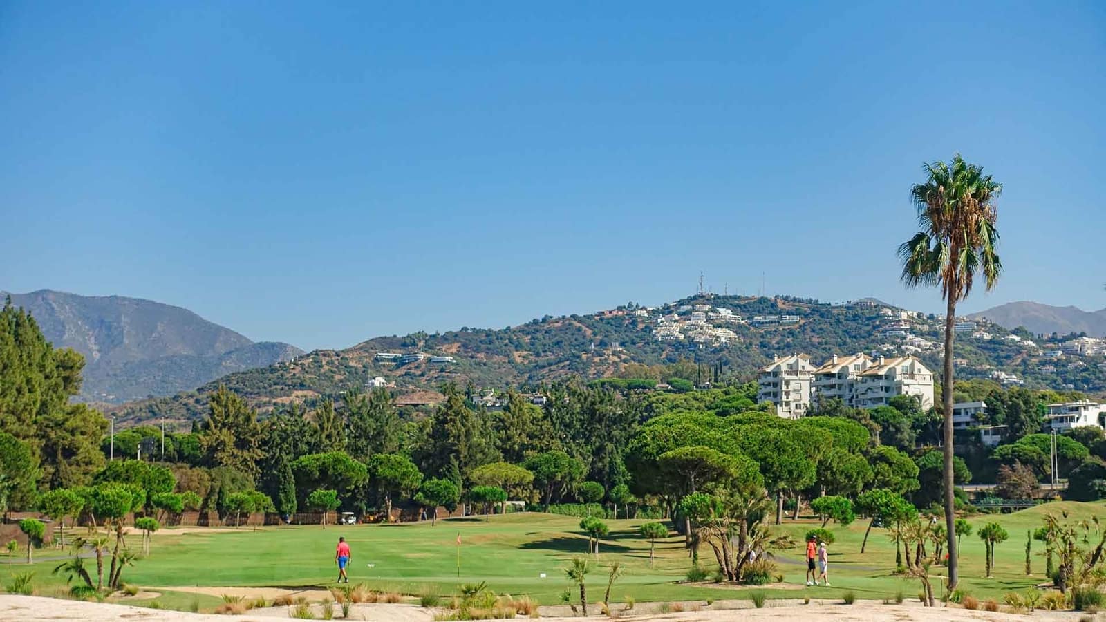 3 bedroom Apartment for sale in Elviria with pool - € 699,000 (Ref: 9359391)