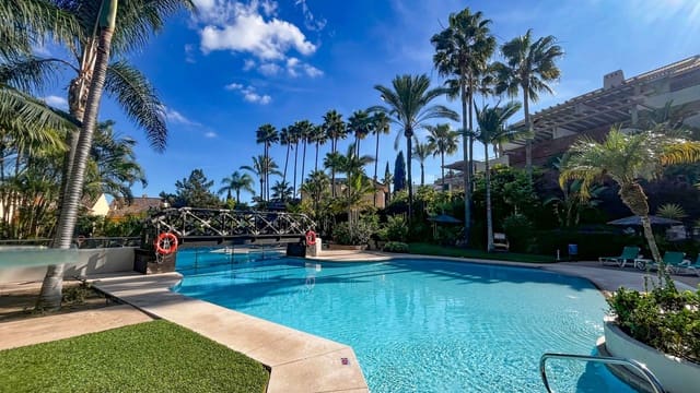 Apartamento de 3 habitaciones en Elviria, Marbella en venta con piscina - 699.000 € (Ref: 9359391)