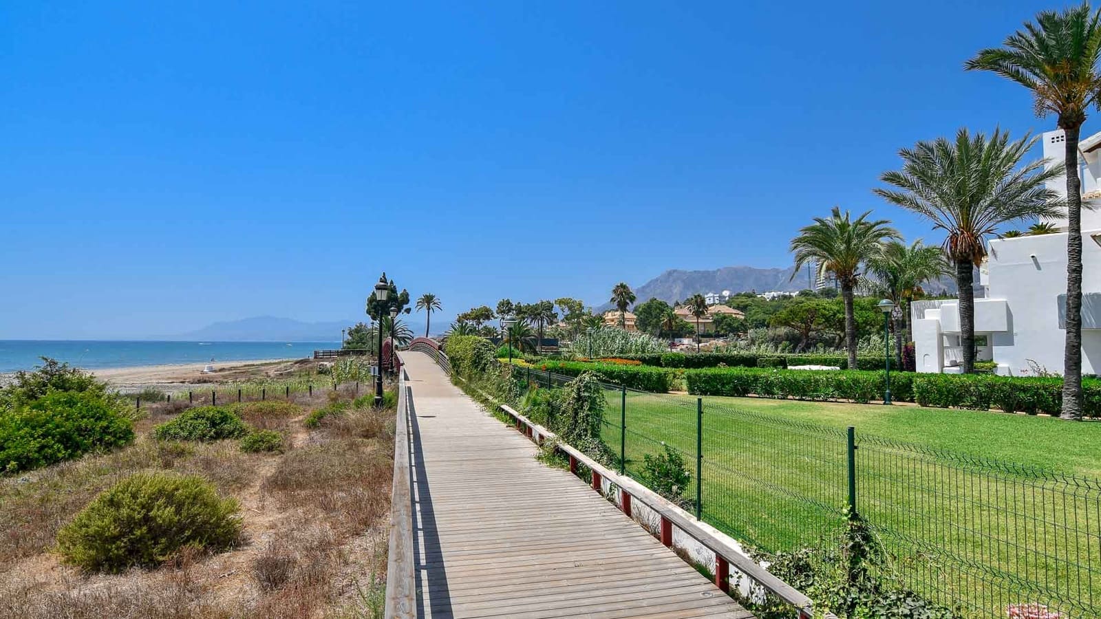 3 bedroom Apartment for sale in Elviria with pool - € 699,000 (Ref: 9359391)