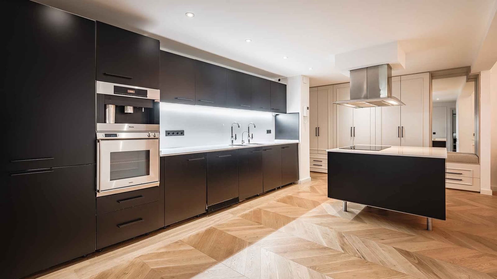 3 chambre Appartement à vendre à Benahavis avec piscine - 695 000 € (Ref: 9359393)