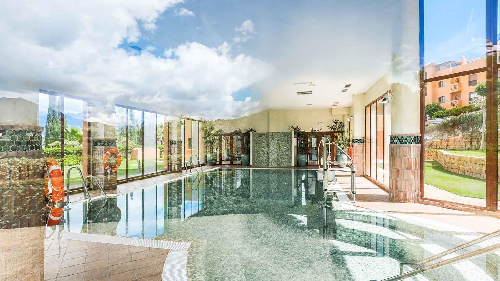 3 chambre Appartement à vendre à Benahavis avec piscine - 695 000 € (Ref: 9359393)