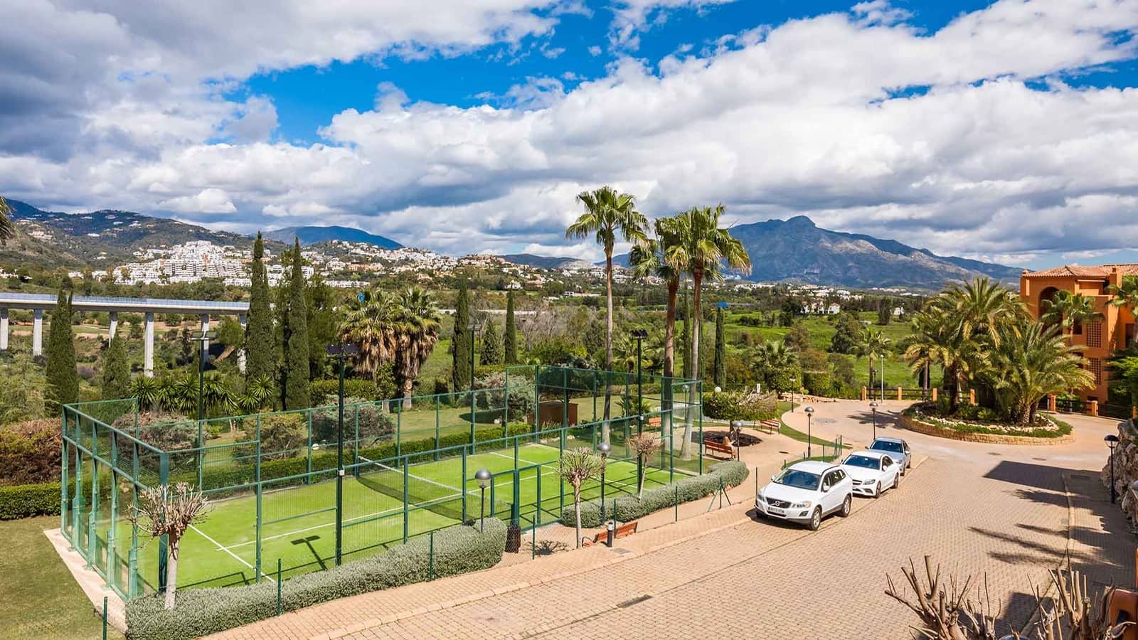 3 chambre Appartement à vendre à Benahavis avec piscine - 695 000 € (Ref: 9359393)