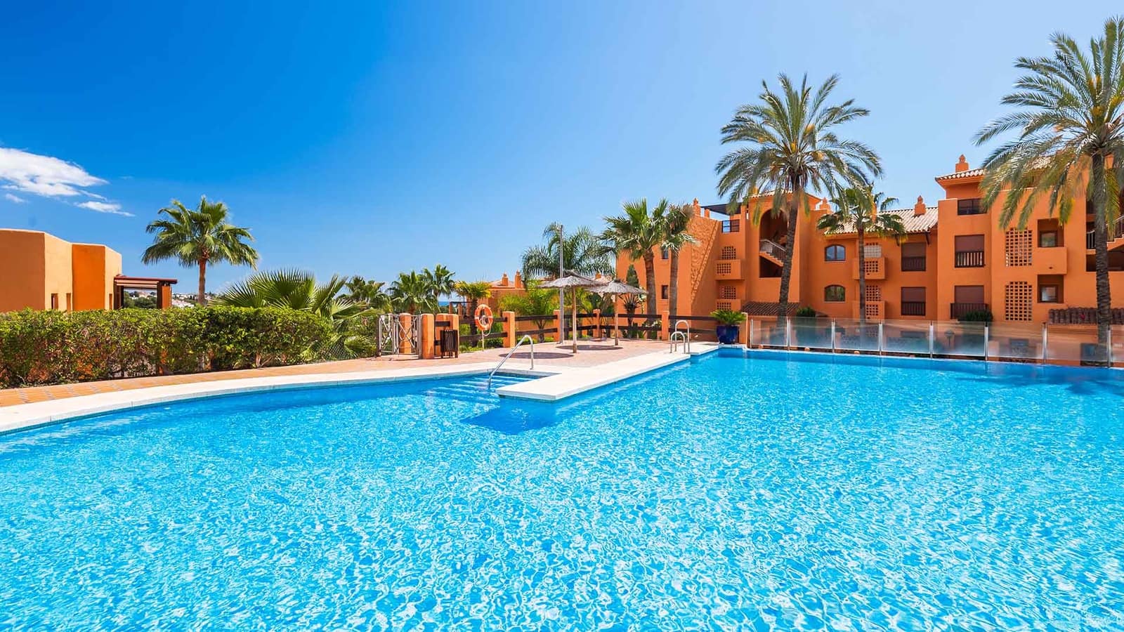 3 chambre Appartement à vendre à Benahavis avec piscine - 695 000 € (Ref: 9359393)