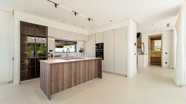 5 soveværelse Villa til salg i San Pedro de Alcántara Pueblo, Marbella med swimmingpool - € 4.580.000 (Ref: 9359394)