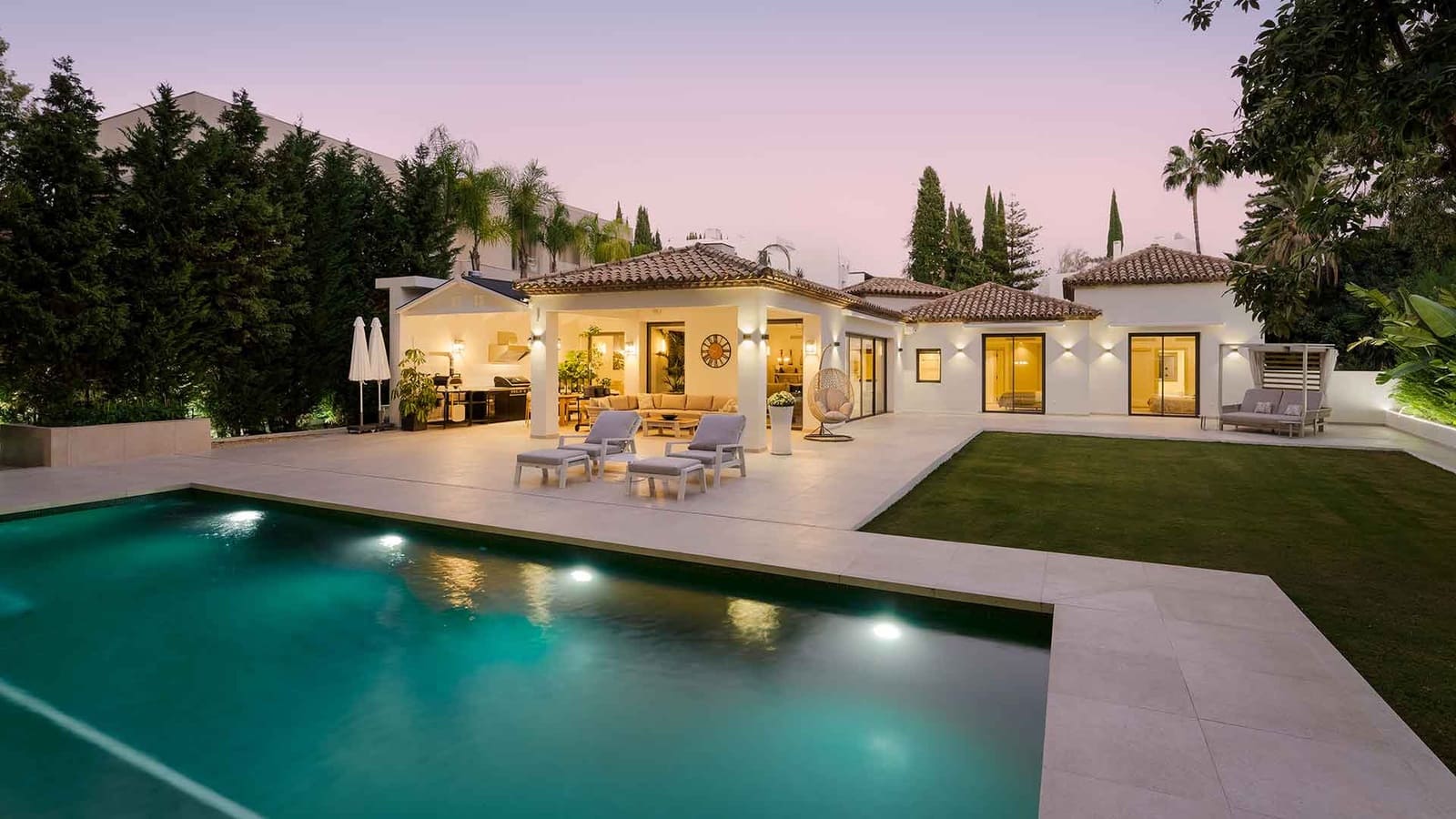 5 sypialnia Willa na sprzedaż w Nueva Andalucia z basenem - 4 950 000 € (Ref: 9371982)