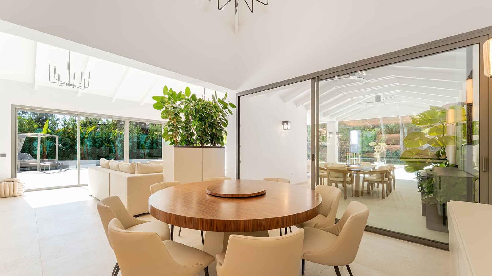 5 sypialnia Willa na sprzedaż w Nueva Andalucia z basenem - 4 950 000 € (Ref: 9371982)