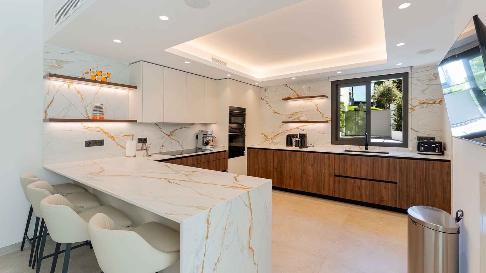 5 sypialnia Willa na sprzedaż w Nueva Andalucia z basenem - 4 950 000 € (Ref: 9371982)