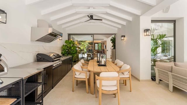 5 soverom Villa til salgs i Nueva Andalucía Centro, Marbella med svømmebasseng - € 4 950 000 (Ref: 9371982)