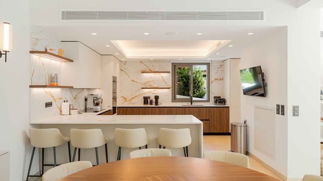 5 soverom Villa til salgs i Nueva Andalucía Centro, Marbella med svømmebasseng - € 4 950 000 (Ref: 9371982)