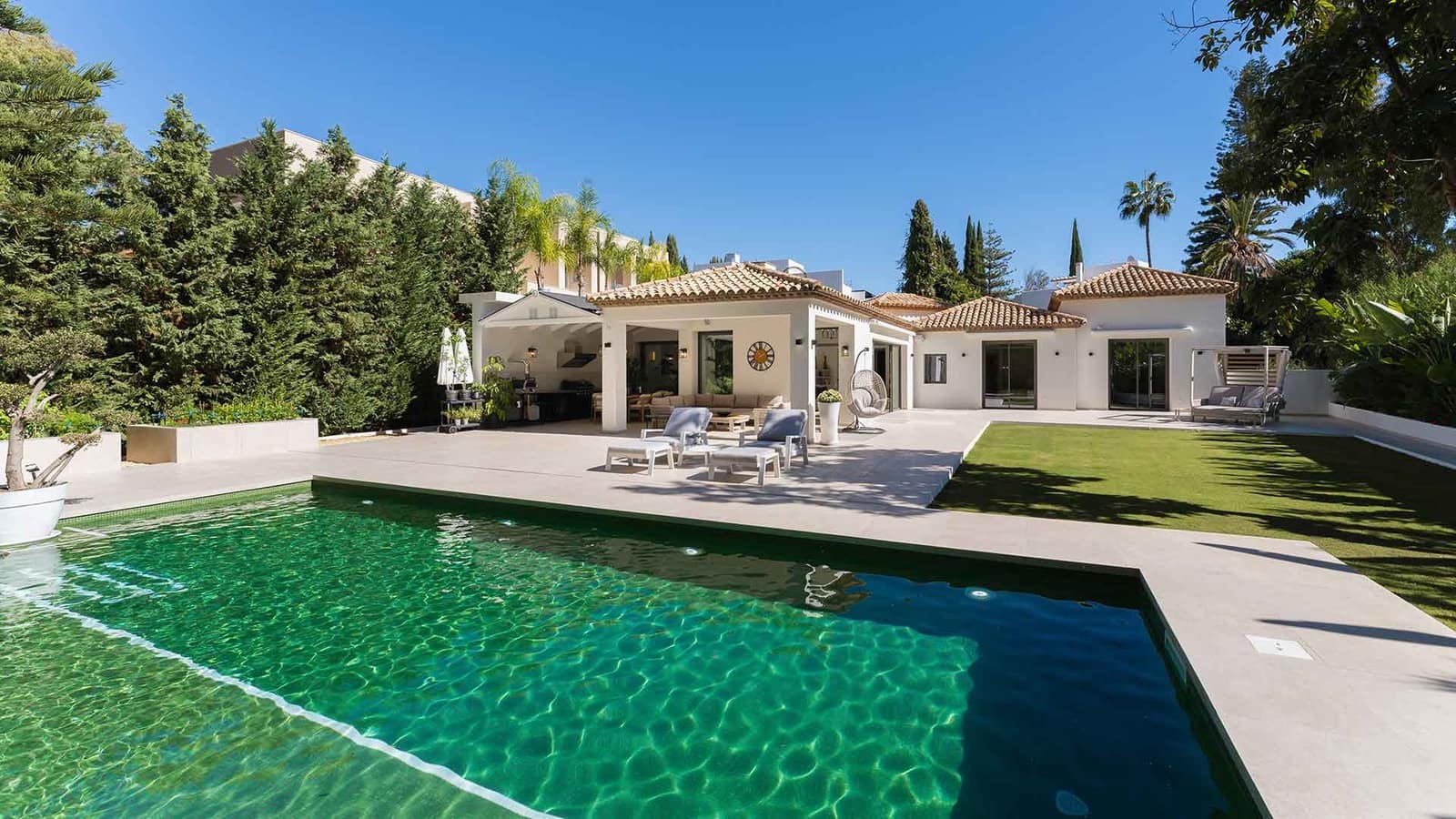 5 sypialnia Willa na sprzedaż w Nueva Andalucia z basenem - 4 950 000 € (Ref: 9371982)