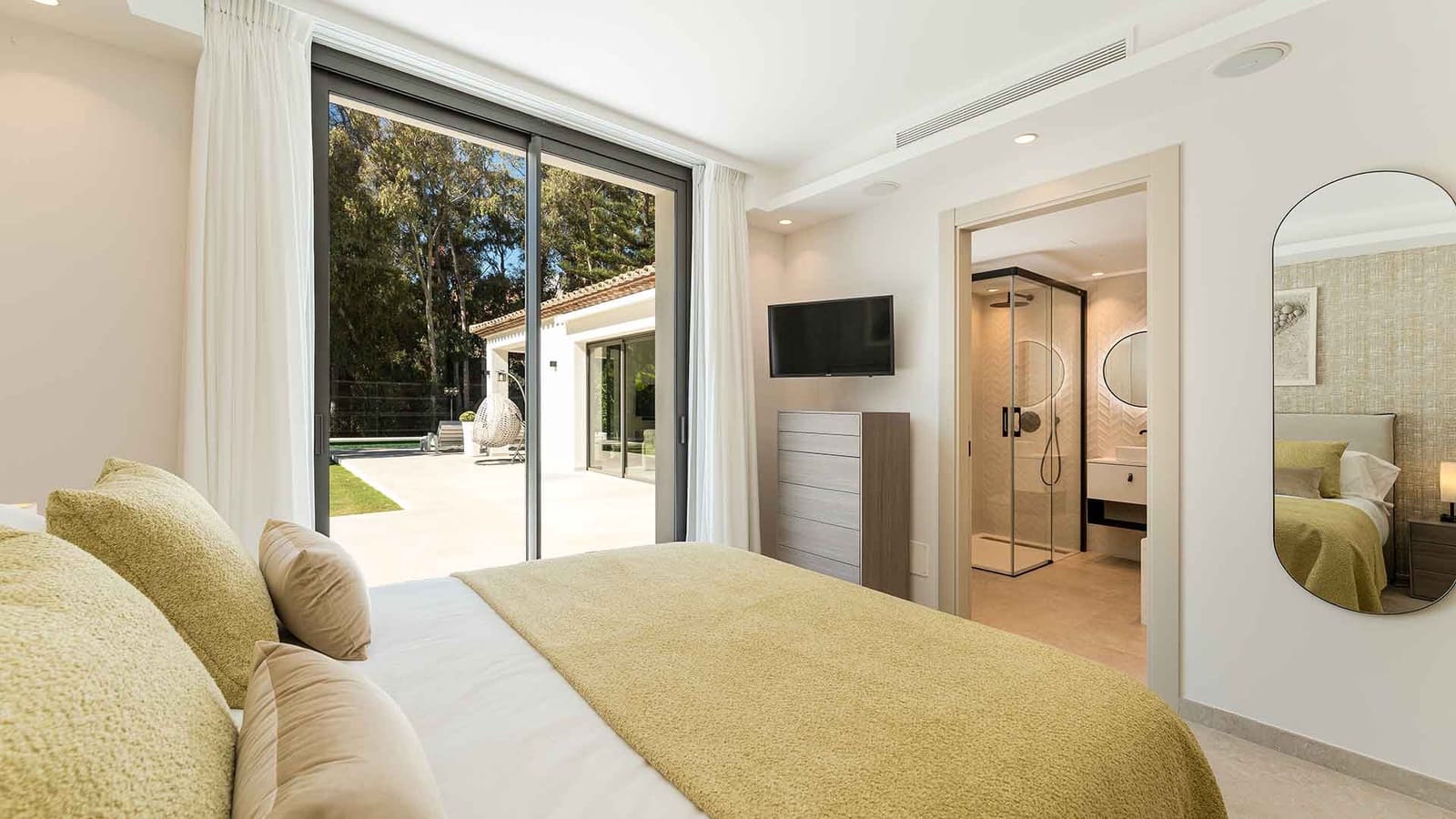 5 sypialnia Willa na sprzedaż w Nueva Andalucia z basenem - 4 950 000 € (Ref: 9371982)