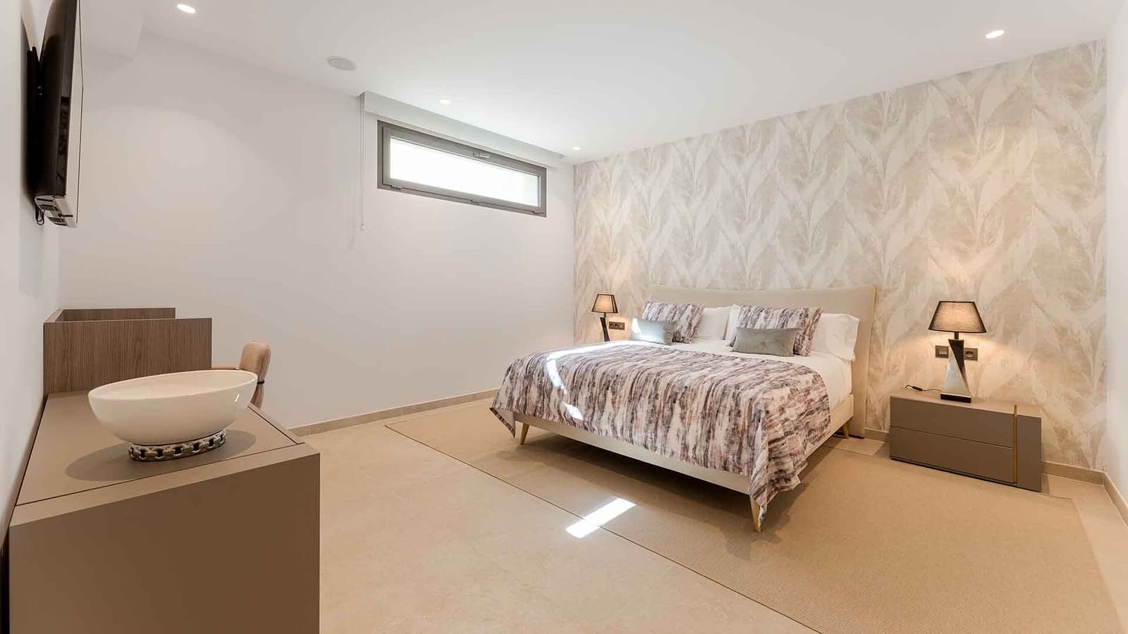 5 sypialnia Willa na sprzedaż w Nueva Andalucia z basenem - 4 950 000 € (Ref: 9371982)