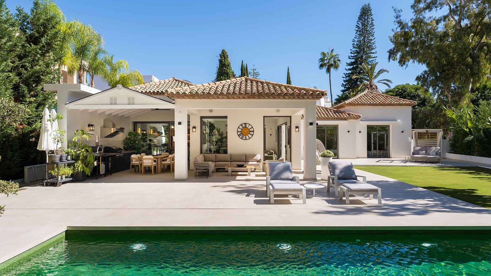 5 sypialnia Willa na sprzedaż w Nueva Andalucia z basenem - 4 950 000 € (Ref: 9371982)