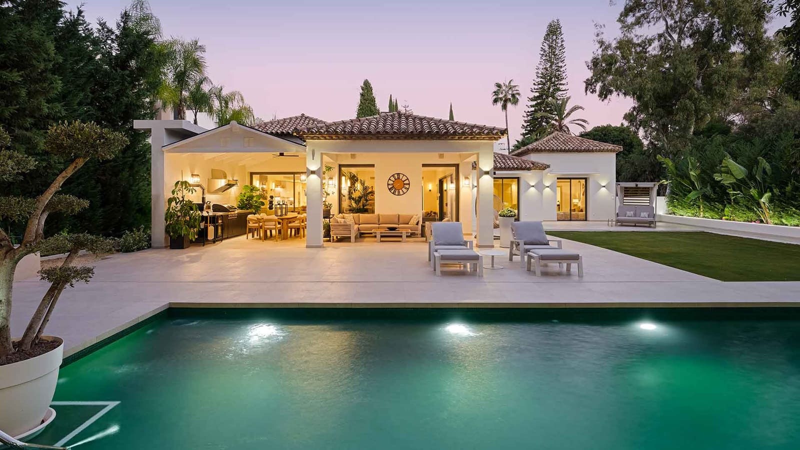 5 sypialnia Willa na sprzedaż w Nueva Andalucia z basenem - 4 950 000 € (Ref: 9371982)