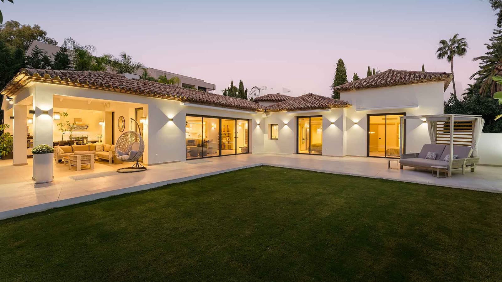 5 sypialnia Willa na sprzedaż w Nueva Andalucia z basenem - 4 950 000 € (Ref: 9371982)