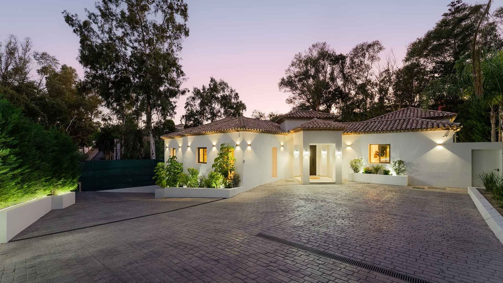 5 sypialnia Willa na sprzedaż w Nueva Andalucia z basenem - 4 950 000 € (Ref: 9371982)