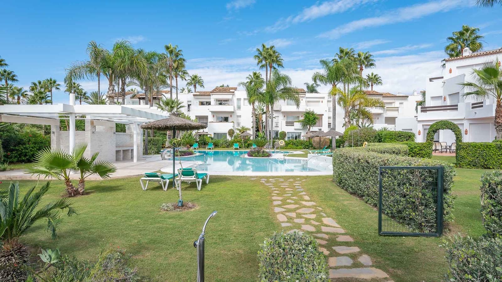 2 soverom Leilighet til salgs i Costalita med svømmebasseng - € 995 000 (Ref: 9387806)