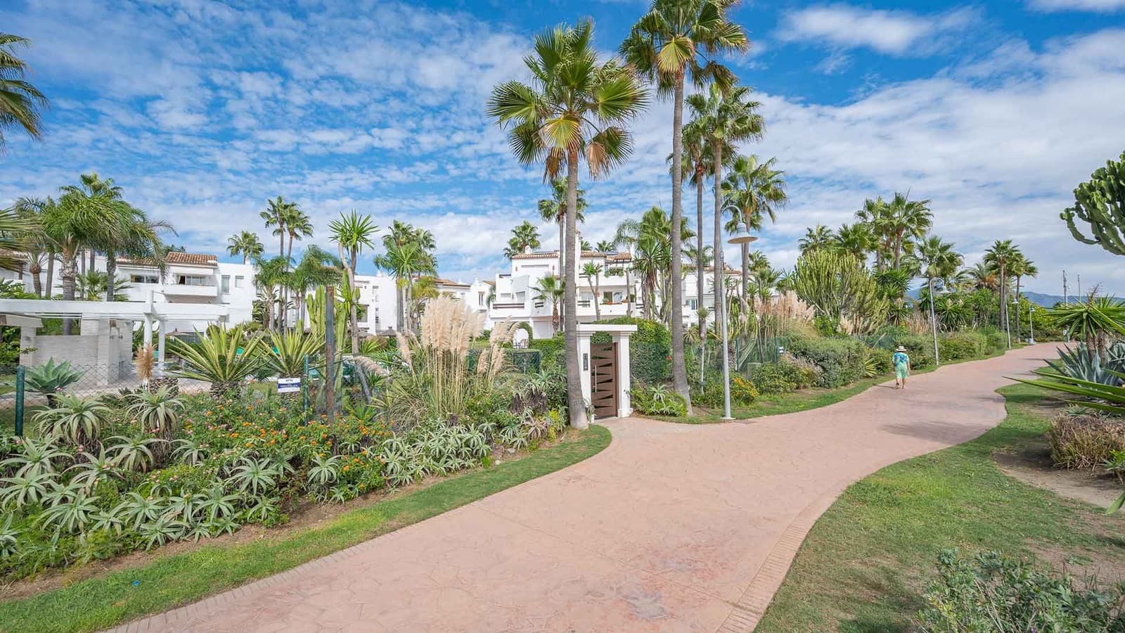 2 soverom Leilighet til salgs i Costalita med svømmebasseng - € 995 000 (Ref: 9387806)