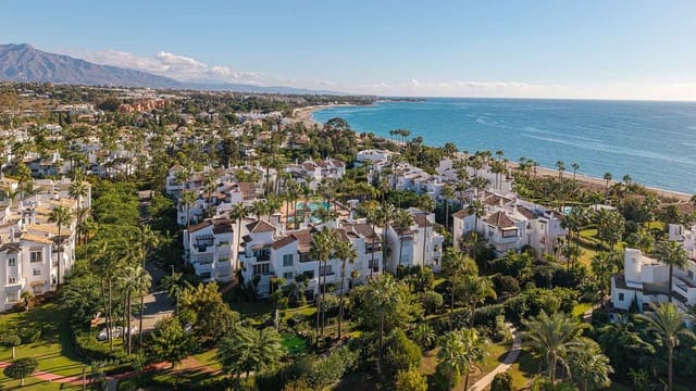 2 soveværelse Lejlighed til salg i Costalita, Estepona med swimmingpool - € 995.000 (Ref: 9387806)