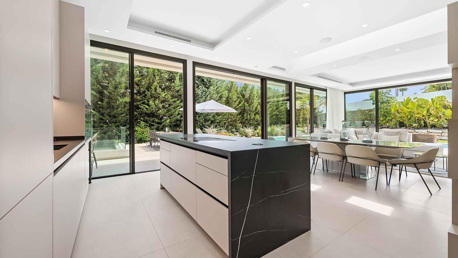 4 sypialnia Willa na sprzedaż w Nueva Andalucia z basenem - 3 950 000 € (Ref: 9390566)