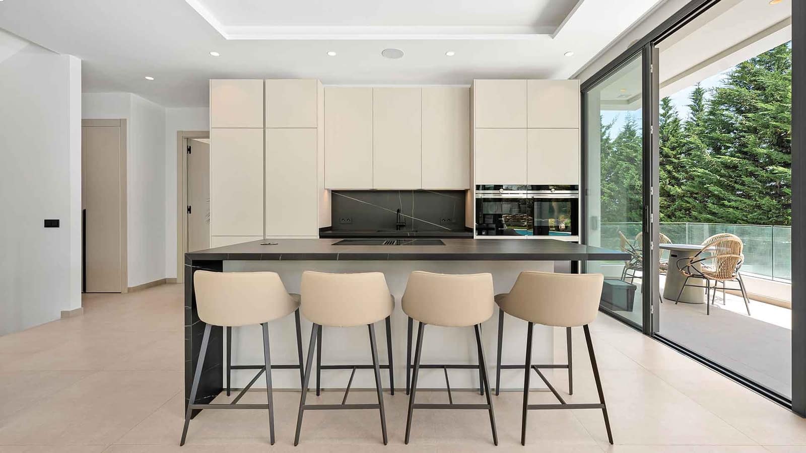 4 sypialnia Willa na sprzedaż w Nueva Andalucia z basenem - 3 950 000 € (Ref: 9390566)