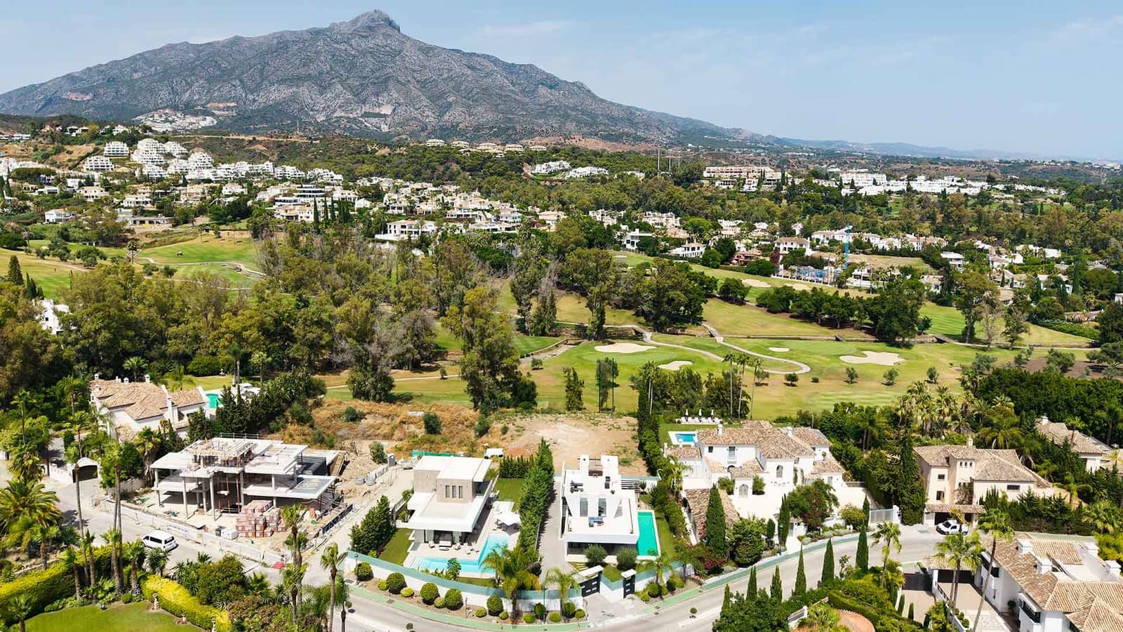 4 sypialnia Willa na sprzedaż w Nueva Andalucia z basenem - 3 950 000 € (Ref: 9390566)