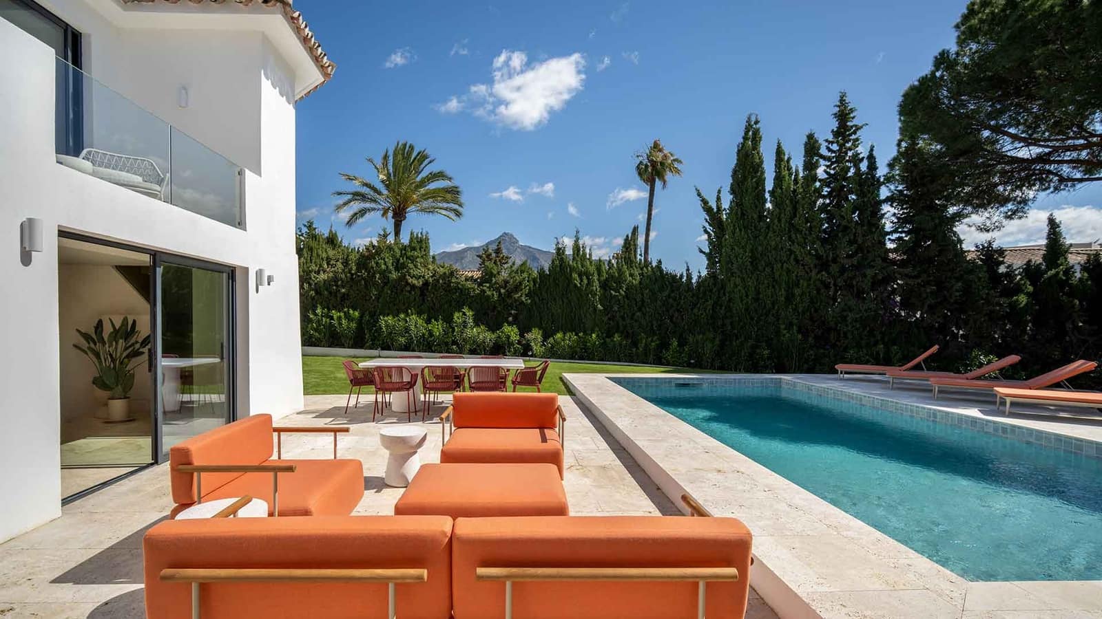 4 sypialnia Willa na sprzedaż w Nueva Andalucia z basenem - 3 100 000 € (Ref: 9390567)