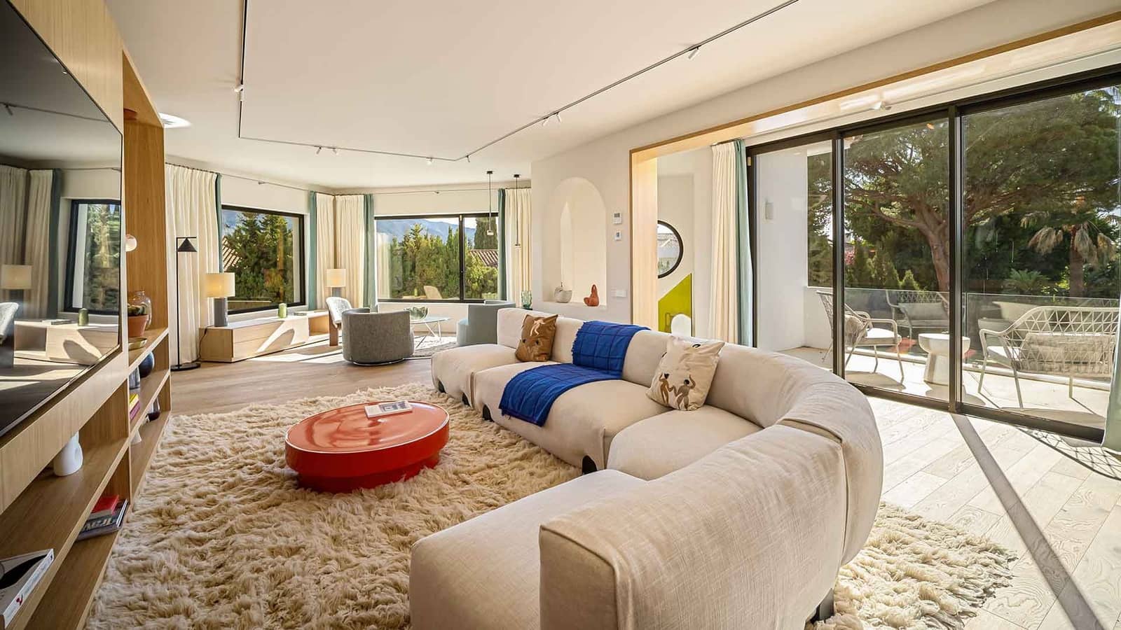 4 sypialnia Willa na sprzedaż w Nueva Andalucia z basenem - 3 100 000 € (Ref: 9390567)