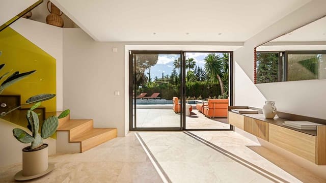 4 sypialnia Willa na sprzedaż w Las Brisas, Marbella z basenem - 3 100 000 € (Ref: 9390567)