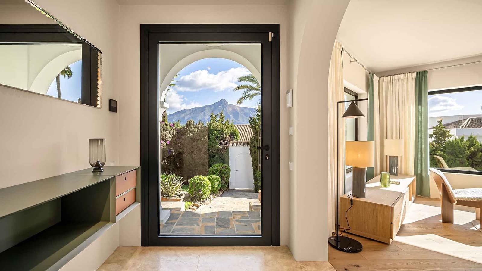 4 sypialnia Willa na sprzedaż w Nueva Andalucia z basenem - 3 100 000 € (Ref: 9390567)