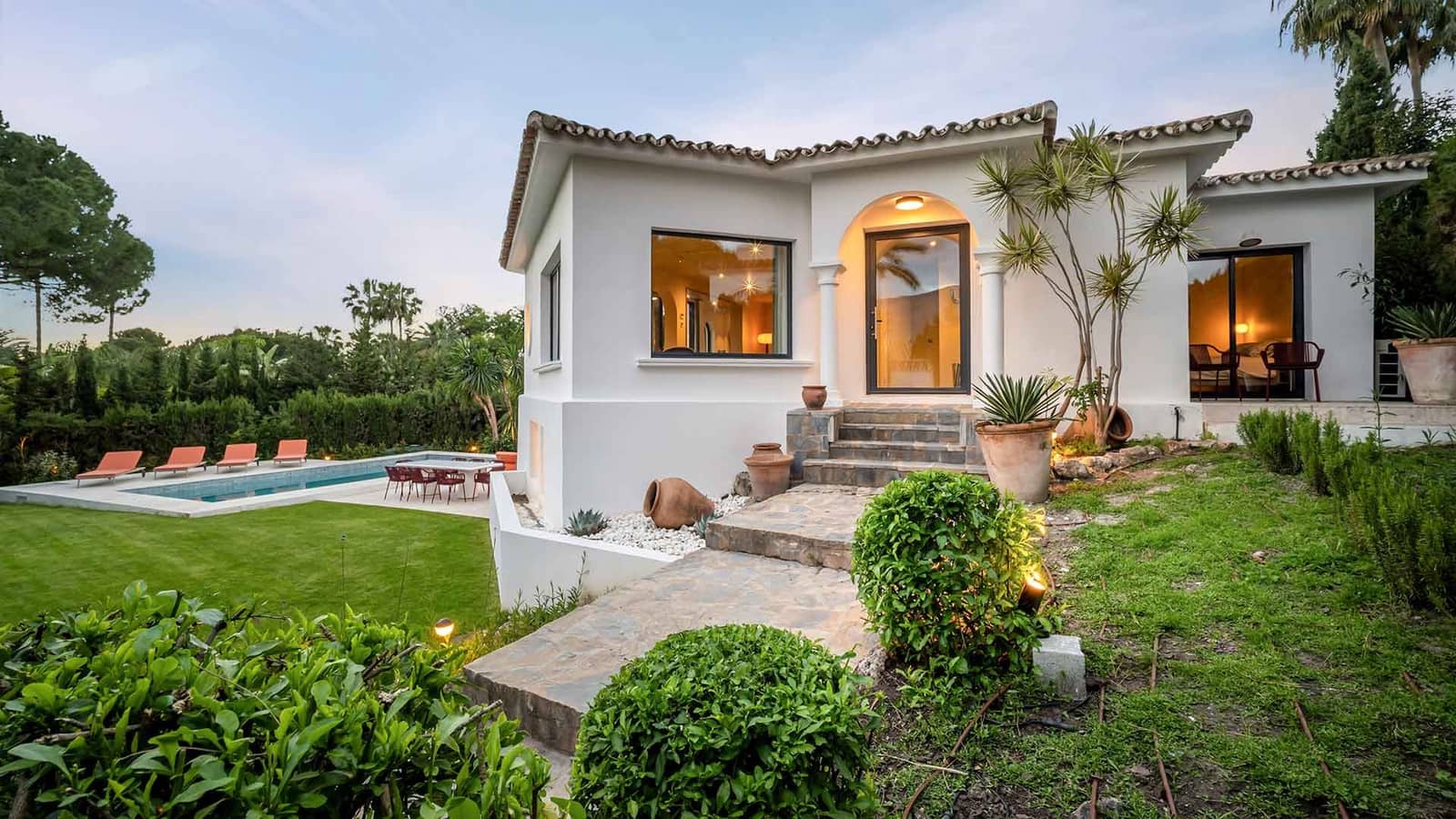 4 sypialnia Willa na sprzedaż w Nueva Andalucia z basenem - 3 100 000 € (Ref: 9390567)