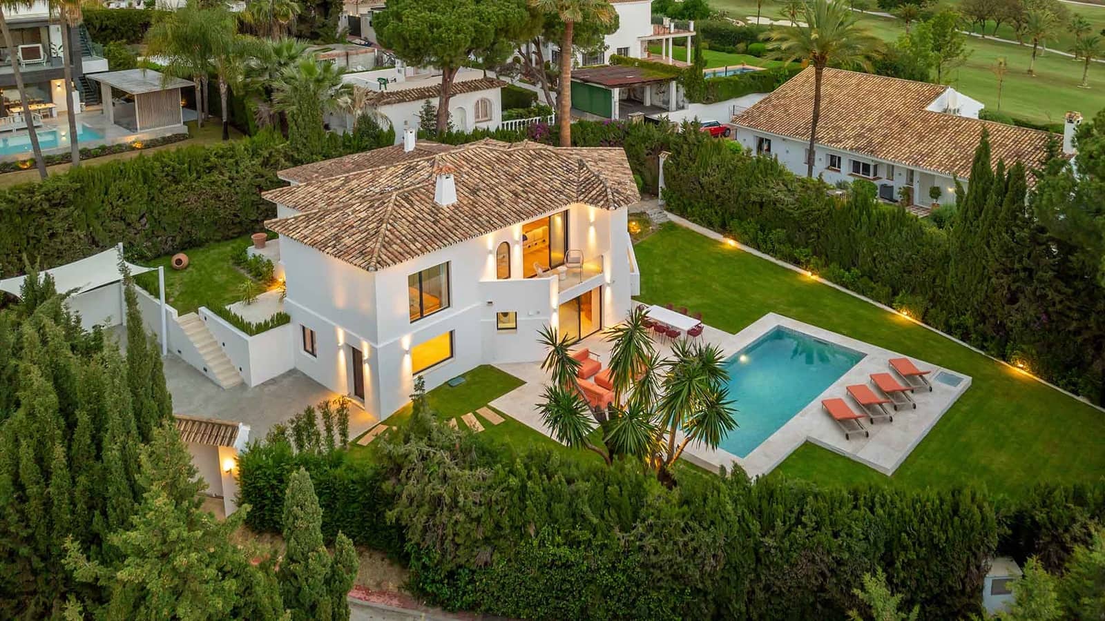 4 sypialnia Willa na sprzedaż w Nueva Andalucia z basenem - 3 100 000 € (Ref: 9390567)