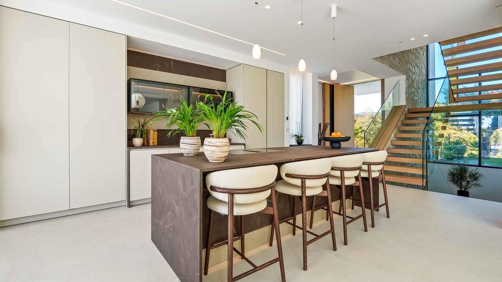 5 bedroom Villa for sale in La Quinta with pool - € 5,495,000 (Ref: 9439998)