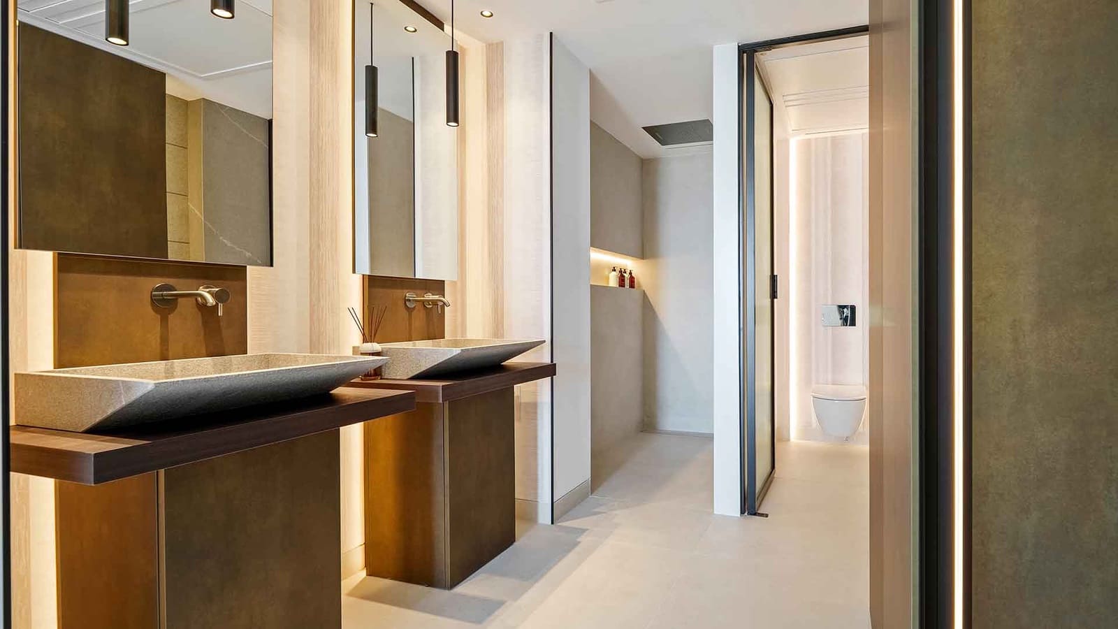 5 bedroom Villa for sale in La Quinta with pool - € 5,495,000 (Ref: 9439998)