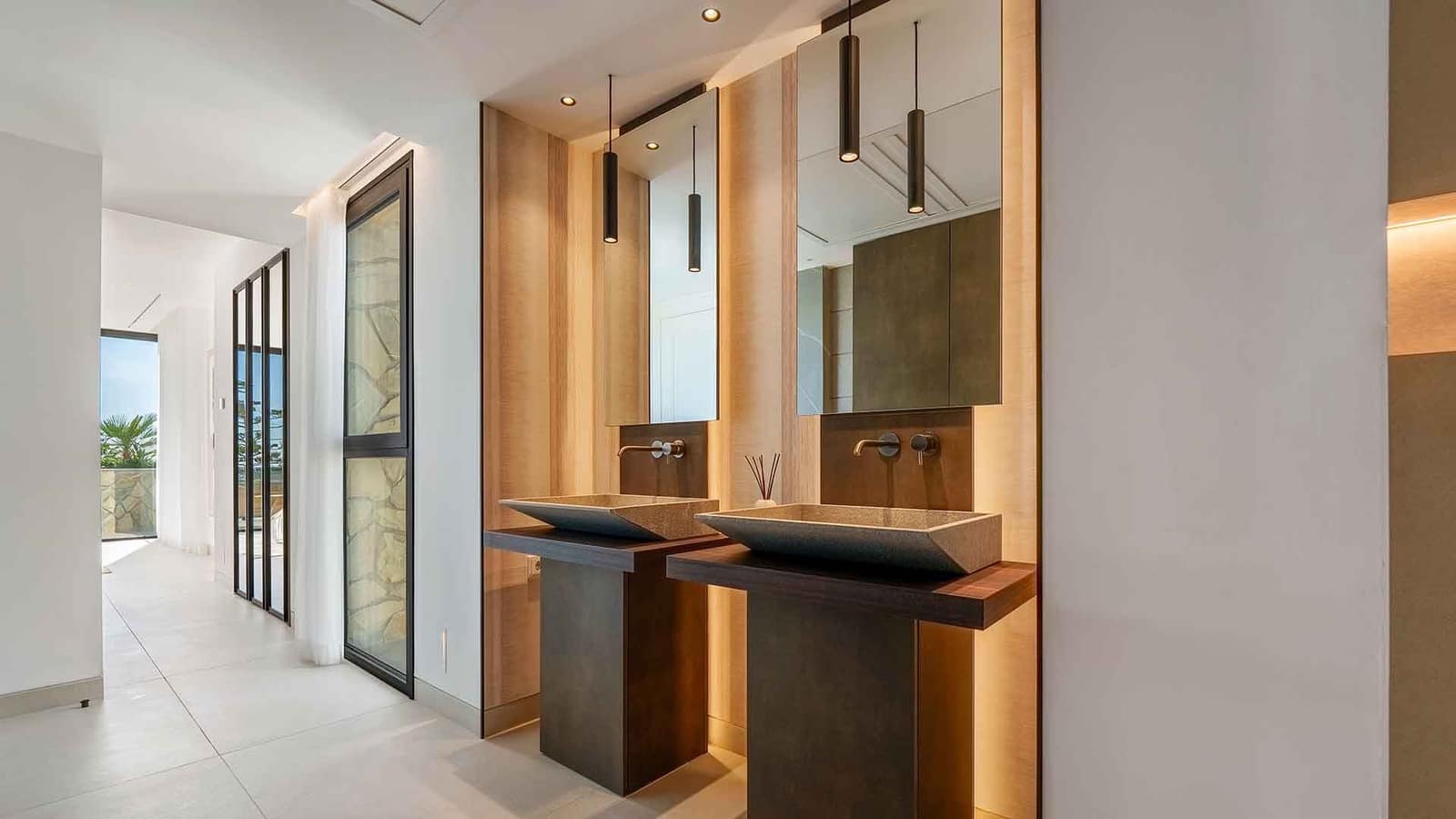 5 bedroom Villa for sale in La Quinta with pool - € 5,495,000 (Ref: 9439998)