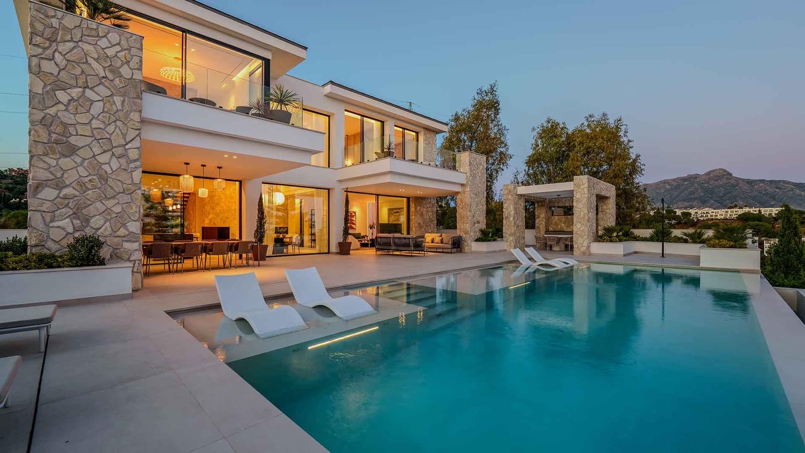 5 bedroom Villa for sale in La Quinta with pool - € 5,495,000 (Ref: 9439998)