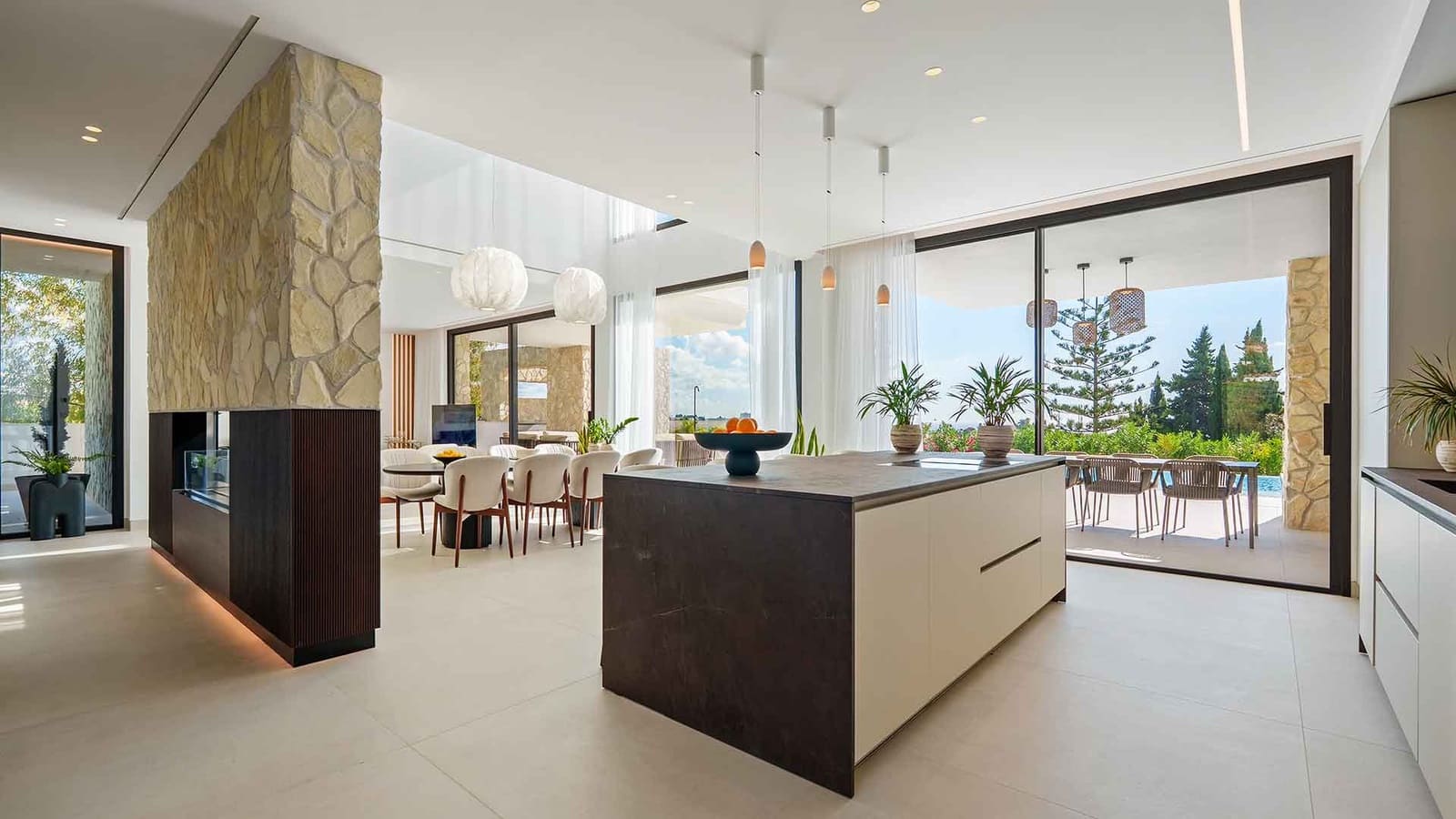 5 bedroom Villa for sale in La Quinta with pool - € 5,495,000 (Ref: 9439998)