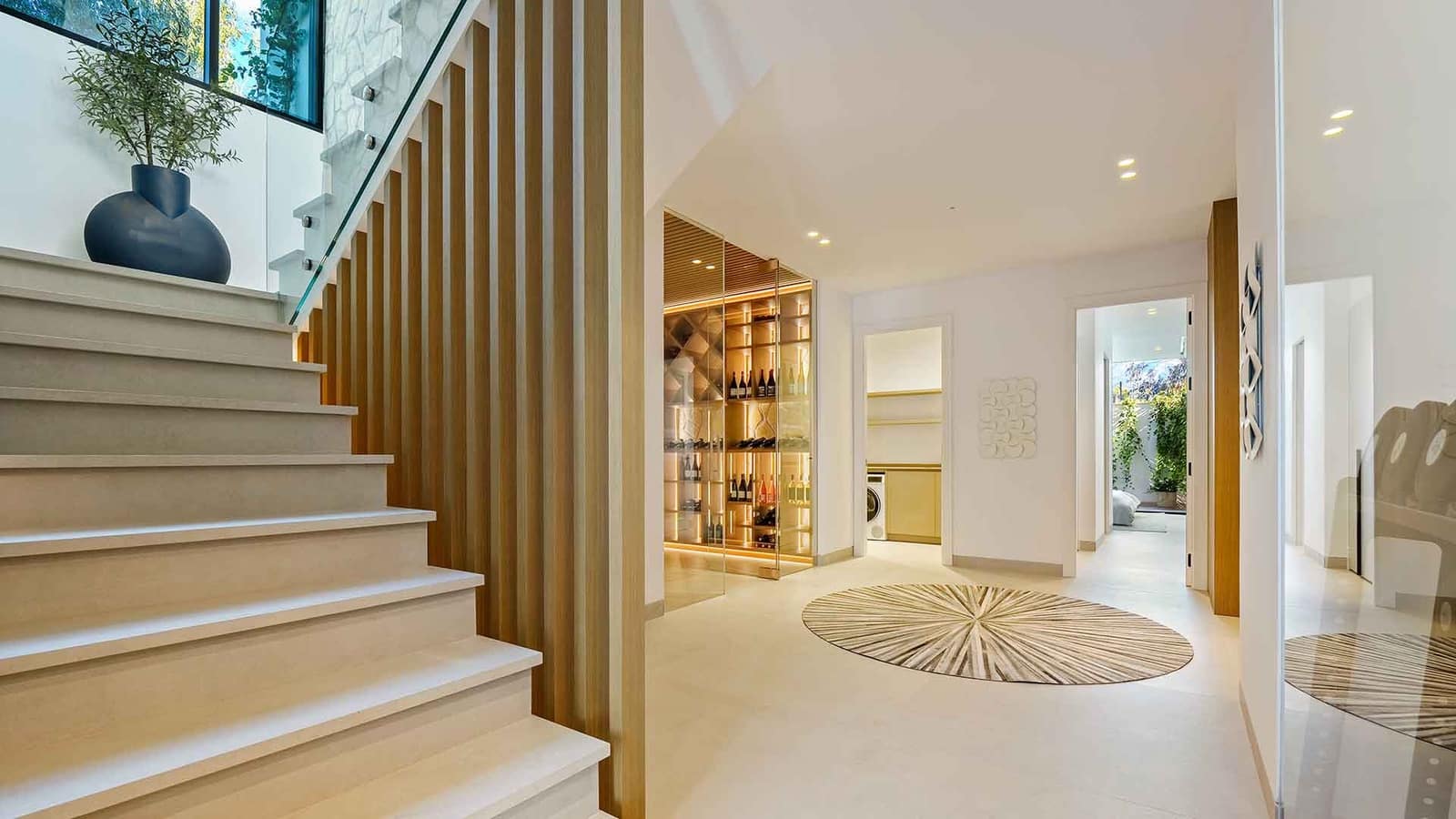 5 bedroom Villa for sale in La Quinta with pool - € 5,495,000 (Ref: 9439998)