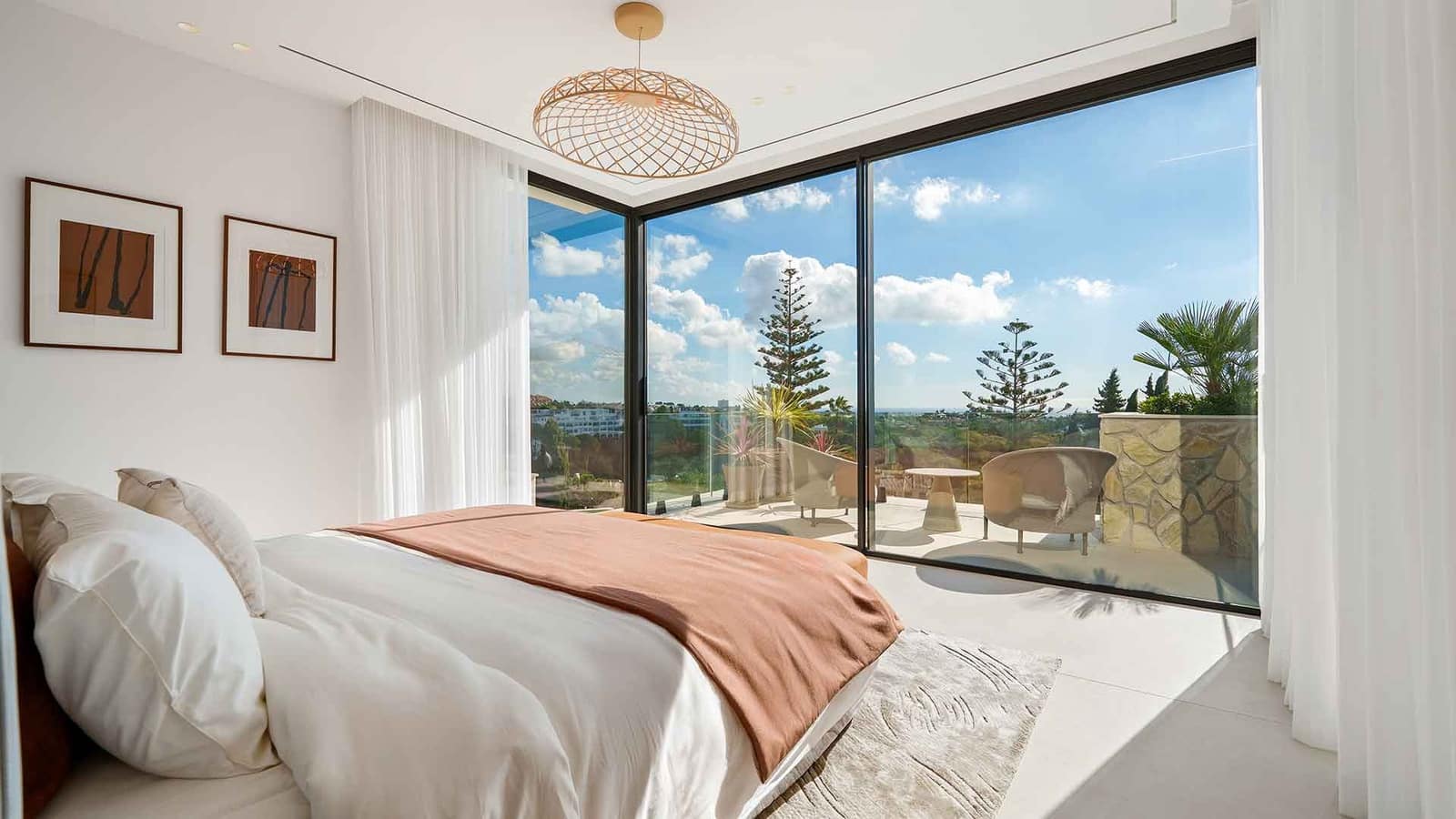 5 bedroom Villa for sale in La Quinta with pool - € 5,495,000 (Ref: 9439998)