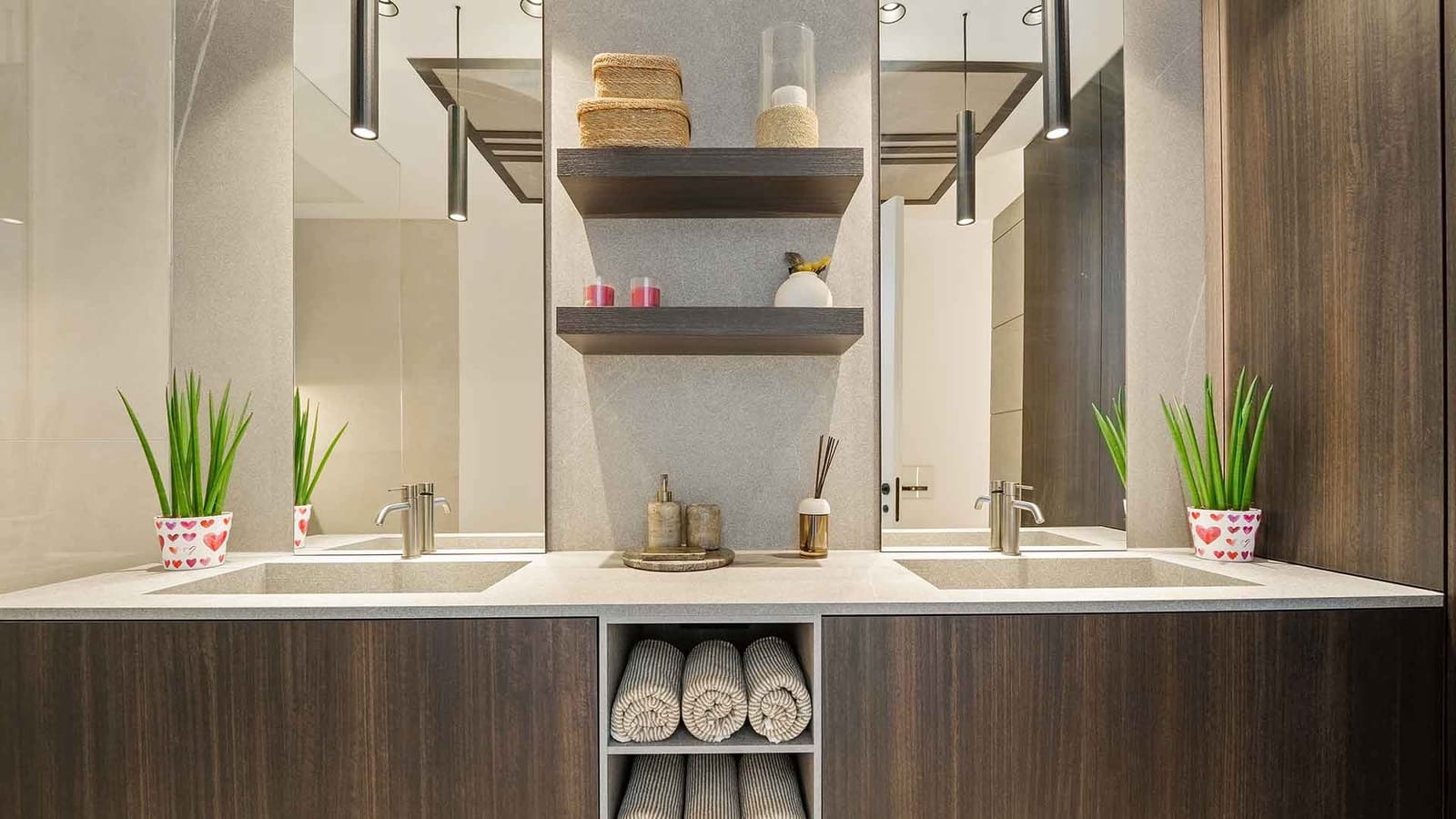 5 bedroom Villa for sale in La Quinta with pool - € 5,495,000 (Ref: 9439998)